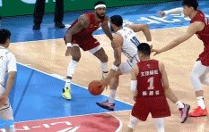 DG视讯官网平台黄雀在后！曾凡博一路追防 直接将韦瑟斯庞上篮扇出界外