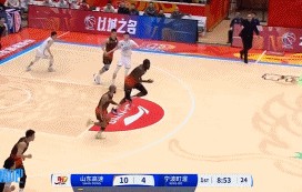 DB视讯官网扣得爽歪歪！高诗岩连续助攻库马杰吃饼暴扣&山东14-4梦幻开局！