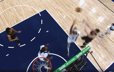 DB视讯官网好防守！贾勒特-阿伦接球瞬间里德上迎补位 造了前者进攻犯规