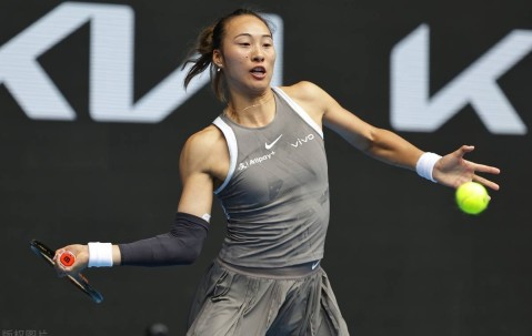 1-0领先，临时退赛！郑钦文渔翁得利：世界前8保住了，可喜可贺！