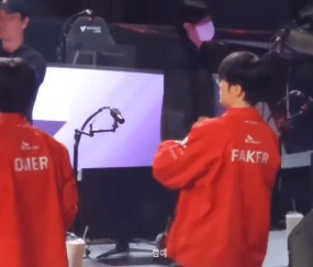 DB真人旗舰这就是冠军中野的配合!现场网友拍到Faker和Oner的“神同步”👍