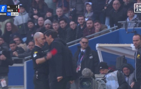 DB官网在线登录入口冯特等谈丰塞卡顶牛裁判：只是个例，其他因素交织才让他如此失态