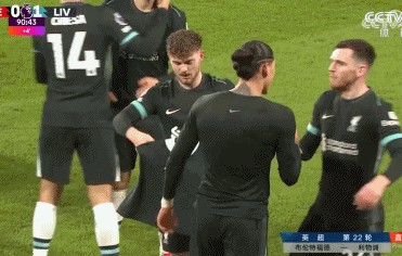 DB电子官网😚暖心埃宝！努涅斯绝杀扔球衣，埃利奥特帮忙捡球衣＆抖球衣