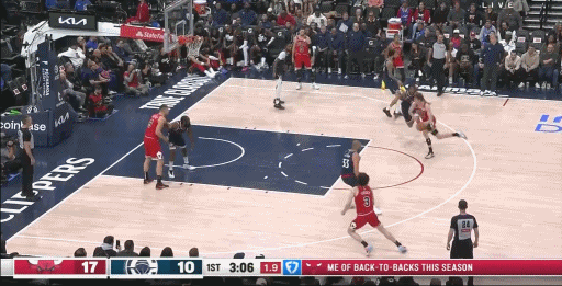 DB电子官网刚说要参加扣篮大赛🤣布泽利斯杀进内线 双手扣篮扣飞了