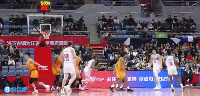 DB电子官网🔥热得发烫！赵睿借掩护打成高难度3+1 首节6分多钟已拿9分！