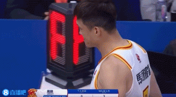 DB电子官网啥也没干被驱逐！周鹏：为季后赛努力 今天又创造了个第一次🤷