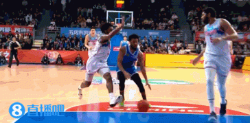 DG视讯官网平台😥球都拿不住啊！斯蒂尔开场连续出现黄油手&自己摊手懊恼