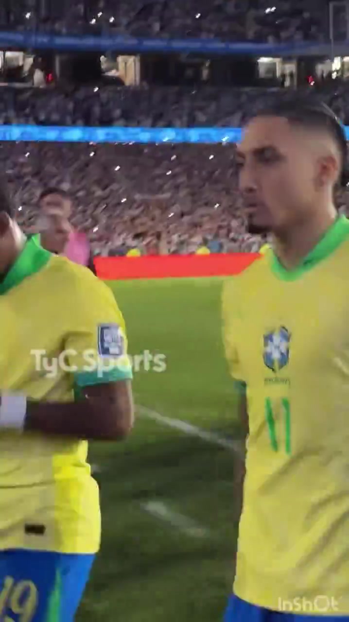 DB视讯百家乐遭阿根廷双杀！赛后拉菲尼亚一言不发离开球场🙁