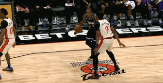 DB视讯官网还得练啊老弟🤨！德罗赞假动作晃起英雄心 屡次上课奥萨尔