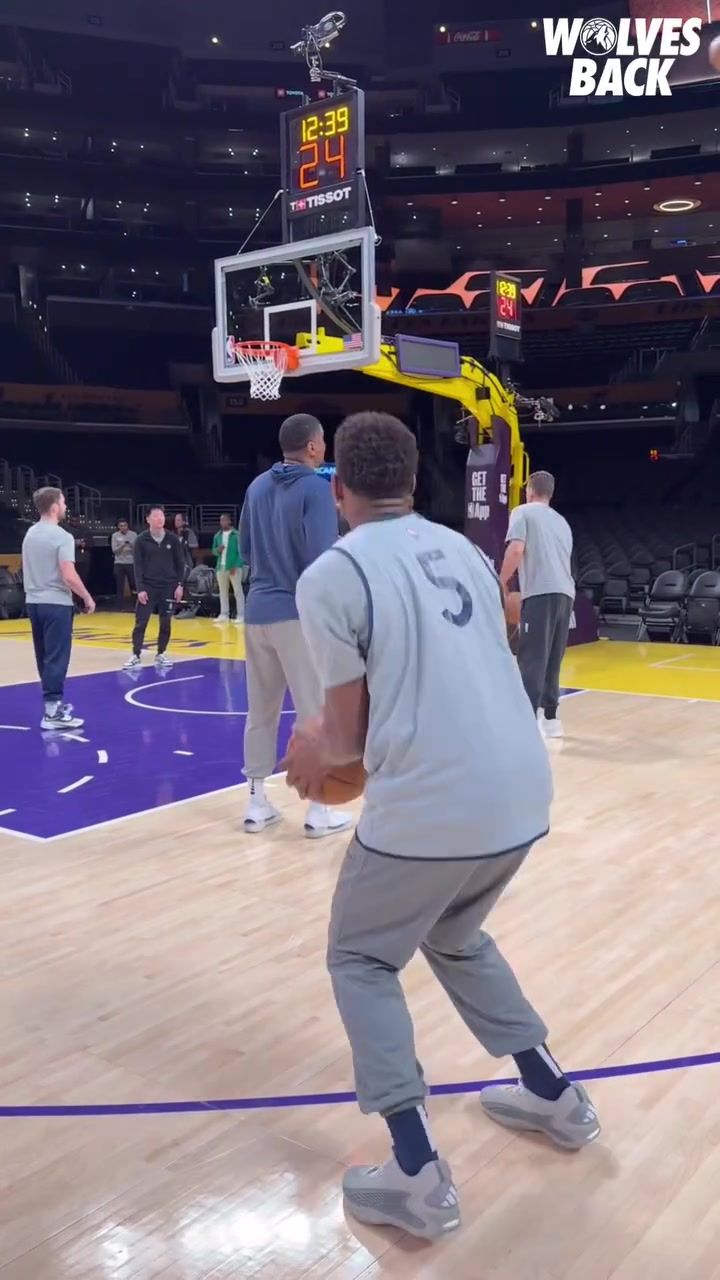 DB视讯官方登录入口今天要收系列赛？华子赛前热身 外线三分一个不丢！